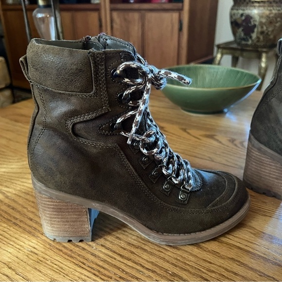 CARLOS BY CARLOS SANTANA Ardent Booties women’s boots size 8.5 lug chunky heels - Picture 5 of 9